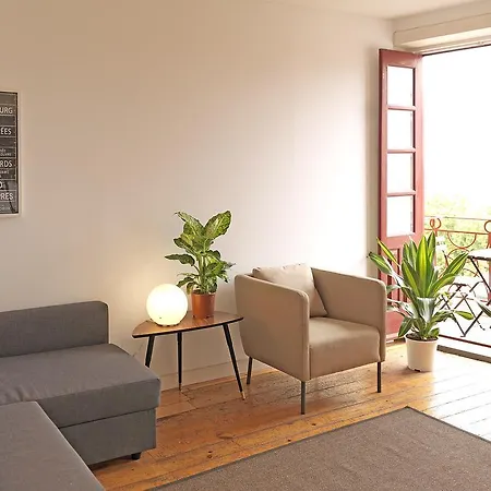 Feels Like - Central Flat * Oporto